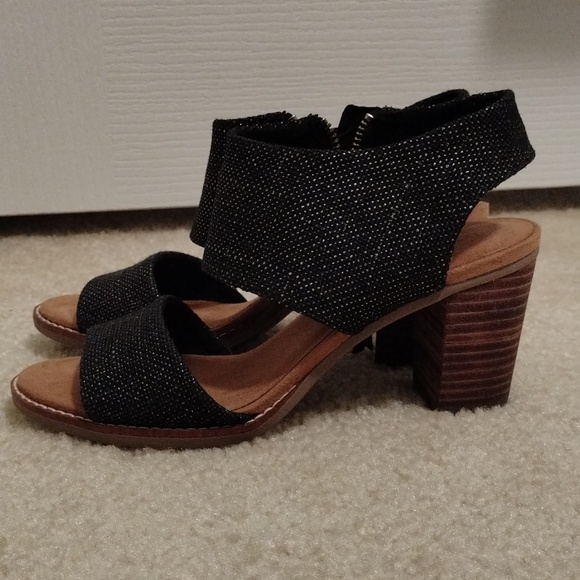 Toms Majorca Cut Out Heels in Black - Picture 4 of 7
